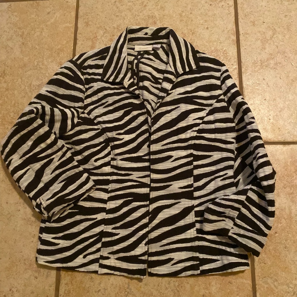 Listing this very versatile jacket by CHICO in woman size #1